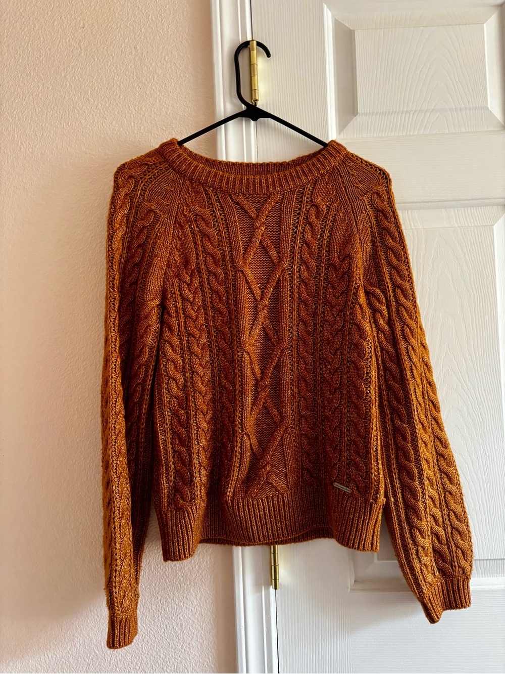 Abercrombie & Fitch Cable Knit Crew Neck Women's Sweater XS in Burnt Orange